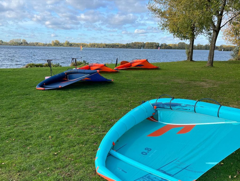 Wingfoilen aan de Oolderplas met Windsurf & More